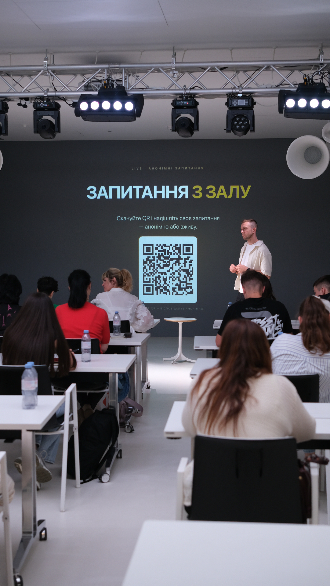 Данило Абрамов відповідає на запитання учасників освітнього івенту
